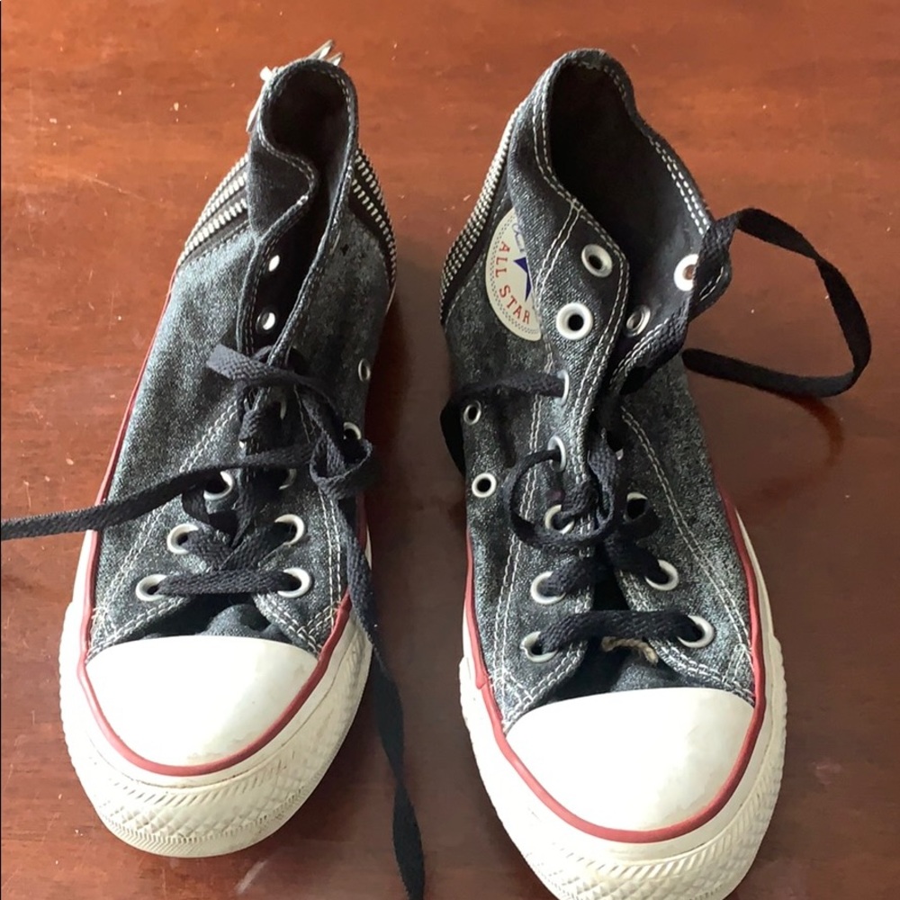 Stylish Converse washed denim size 7 women’s